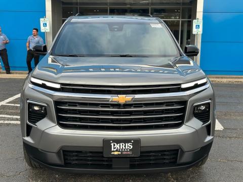 New Sterling Gray Metallic 2026 Chevrolet Traverse LT FWD - photo 2 - Stock #260835