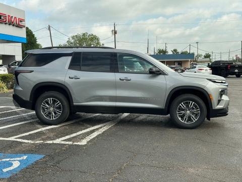 New Sterling Gray Metallic 2026 Chevrolet Traverse LT FWD - photo 4 - Stock #260835