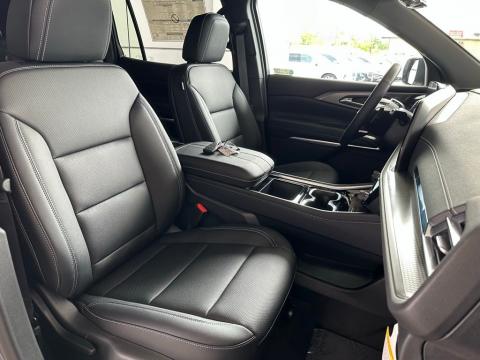 New Sterling Gray Metallic 2026 Chevrolet Traverse LT FWD - photo 17 - Stock #260787