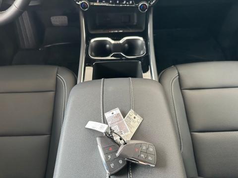 New Sterling Gray Metallic 2026 Chevrolet Traverse LT FWD - photo 21 - Stock #260787