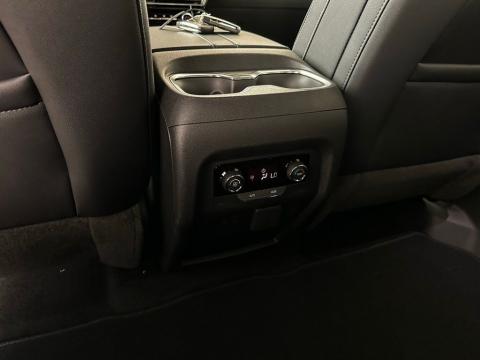 New Sterling Gray Metallic 2026 Chevrolet Traverse LT FWD - photo 22 - Stock #260787