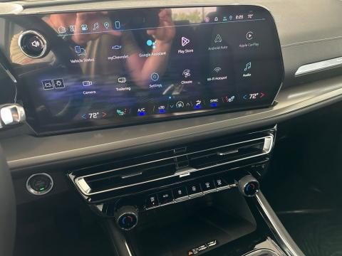 New Sterling Gray Metallic 2026 Chevrolet Traverse LT FWD - photo 24 - Stock #260787