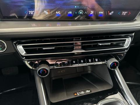 New Sterling Gray Metallic 2026 Chevrolet Traverse LT FWD - photo 25 - Stock #260787