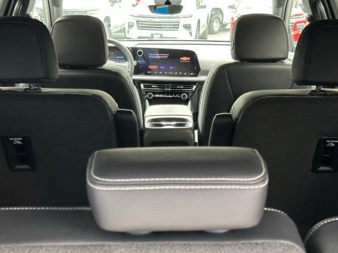 New Sterling Gray Metallic 2026 Chevrolet Traverse LT FWD - photo 9 - Stock #260787