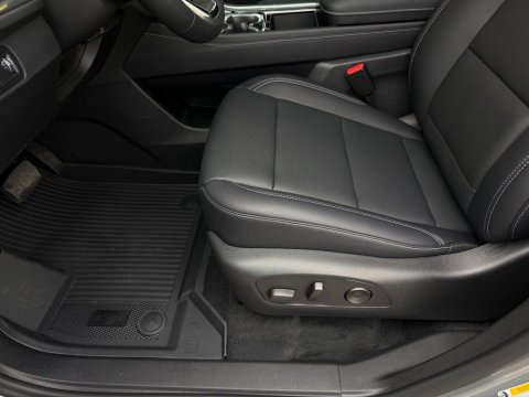 New Sterling Gray Metallic 2027 Chevrolet Traverse LT FWD - photo 12 - Stock #270020