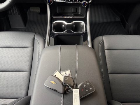 New Sterling Gray Metallic 2027 Chevrolet Traverse LT FWD - photo 21 - Stock #270020