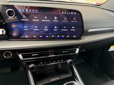 New Sterling Gray Metallic 2027 Chevrolet Traverse LT FWD - photo 24 - Stock #270020