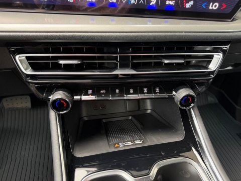 New Sterling Gray Metallic 2027 Chevrolet Traverse LT FWD - photo 25 - Stock #270020