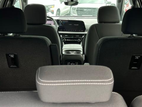 New Mosaic Black Metallic 2026 Chevrolet Traverse LT FWD - photo 10 - Stock #260810