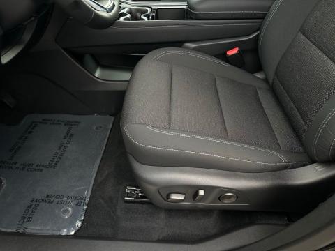 New Mosaic Black Metallic 2026 Chevrolet Traverse LT FWD - photo 13 - Stock #260810