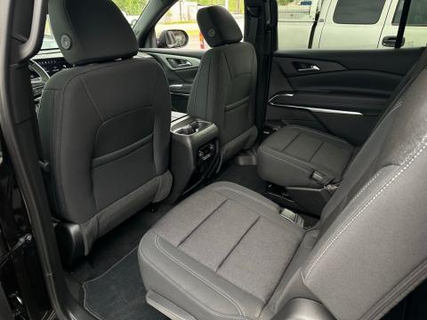 New Mosaic Black Metallic 2026 Chevrolet Traverse LT FWD - photo 16 - Stock #260810