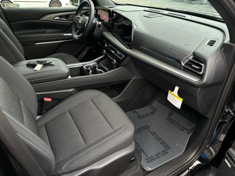 New Mosaic Black Metallic 2026 Chevrolet Traverse LT FWD - photo 17 - Stock #260810