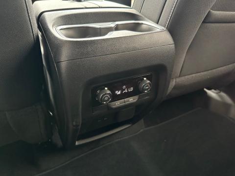 New Mosaic Black Metallic 2026 Chevrolet Traverse LT FWD - photo 23 - Stock #260810