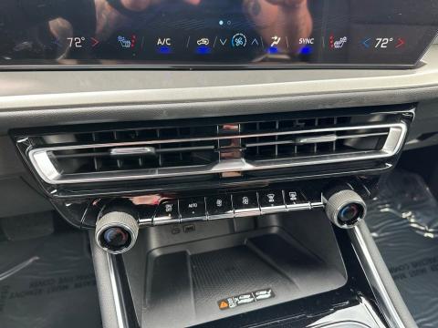 New Mosaic Black Metallic 2026 Chevrolet Traverse LT FWD - photo 26 - Stock #260810