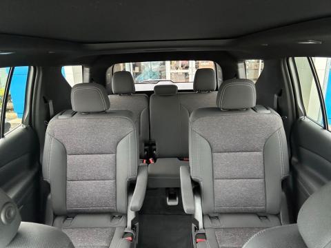 New Mosaic Black Metallic 2026 Chevrolet Traverse LT FWD - photo 27 - Stock #260810