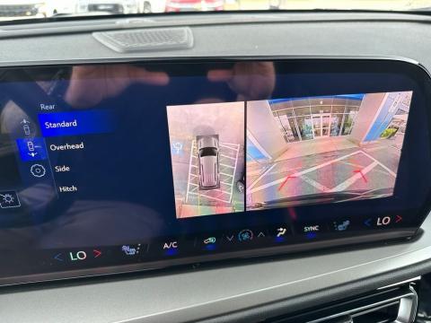 New Mosaic Black Metallic 2026 Chevrolet Traverse LT FWD - photo 28 - Stock #260810