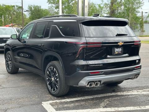 New Mosaic Black Metallic 2026 Chevrolet Traverse LT FWD - photo 8 - Stock #260810