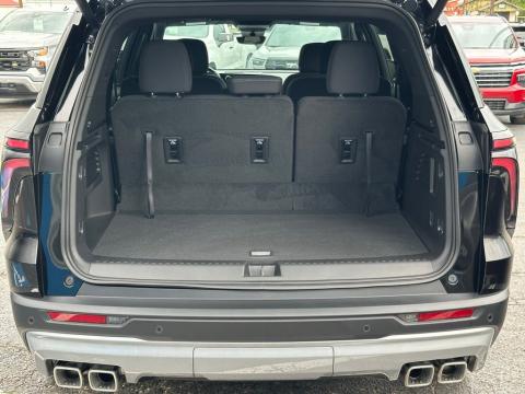 New Mosaic Black Metallic 2026 Chevrolet Traverse LT FWD - photo 9 - Stock #260810