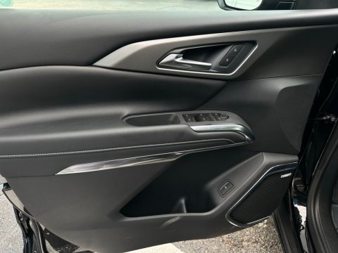 New Mosaic Black Metallic 2026 Chevrolet Traverse LT FWD - photo 11 - Stock #260810