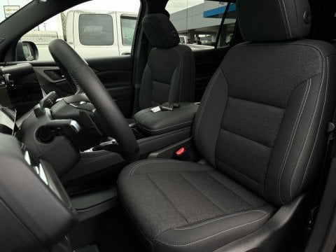 New Mosaic Black Metallic 2026 Chevrolet Traverse LT FWD - photo 13 - Stock #260810