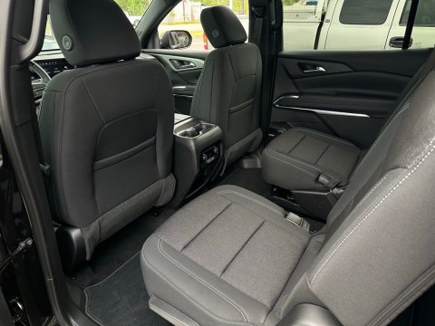 New Mosaic Black Metallic 2026 Chevrolet Traverse LT FWD - photo 15 - Stock #260810
