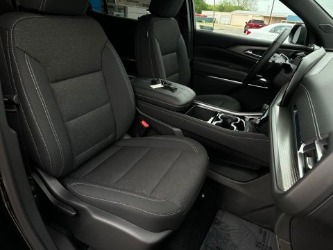 New Mosaic Black Metallic 2026 Chevrolet Traverse LT FWD - photo 17 - Stock #260810