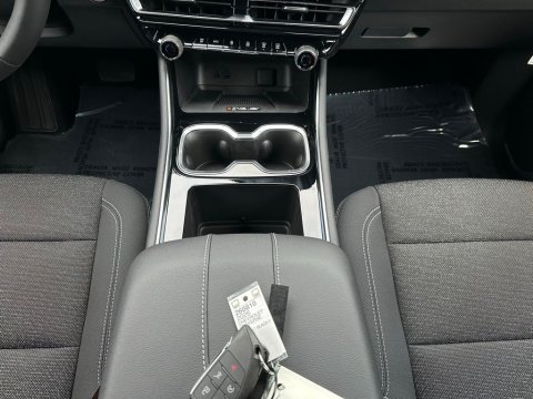 New Mosaic Black Metallic 2026 Chevrolet Traverse LT FWD - photo 21 - Stock #260810