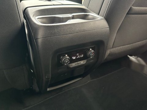 New Mosaic Black Metallic 2026 Chevrolet Traverse LT FWD - photo 22 - Stock #260810