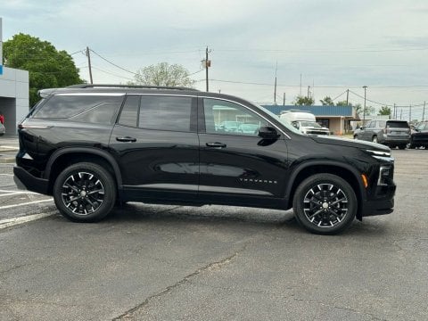 New Mosaic Black Metallic 2026 Chevrolet Traverse LT FWD - photo 4 - Stock #260810