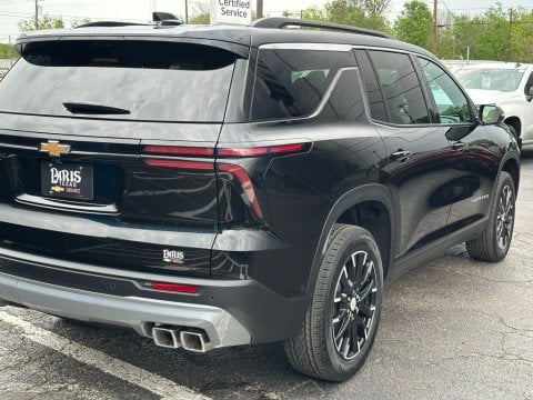 New Mosaic Black Metallic 2026 Chevrolet Traverse LT FWD - photo 6 - Stock #260810