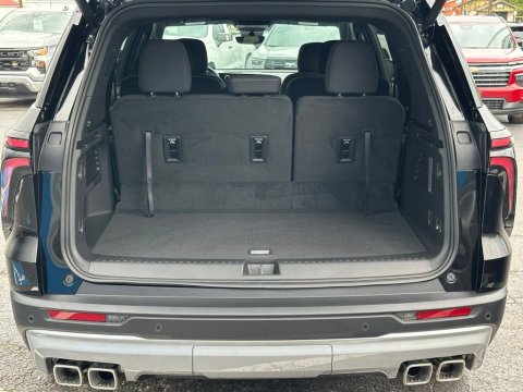 New Mosaic Black Metallic 2026 Chevrolet Traverse LT FWD - photo 8 - Stock #260810