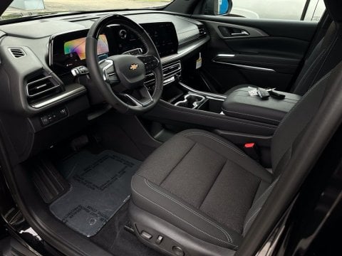 New Mosaic Black Metallic 2026 Chevrolet Traverse LT FWD - photo 11 - Stock #260810