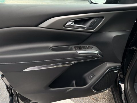 New Mosaic Black Metallic 2026 Chevrolet Traverse LT FWD - photo 12 - Stock #260810