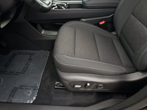 New Mosaic Black Metallic 2026 Chevrolet Traverse LT FWD - photo 13 - Stock #260810