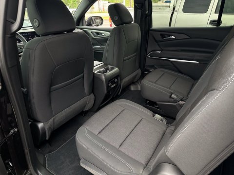 New Mosaic Black Metallic 2026 Chevrolet Traverse LT FWD - photo 16 - Stock #260810