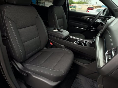 New Mosaic Black Metallic 2026 Chevrolet Traverse LT FWD - photo 18 - Stock #260810