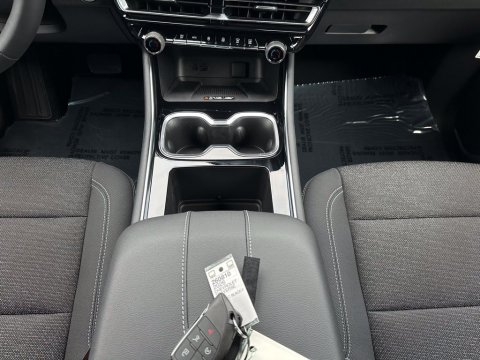 New Mosaic Black Metallic 2026 Chevrolet Traverse LT FWD - photo 22 - Stock #260810