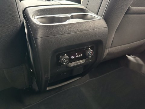 New Mosaic Black Metallic 2026 Chevrolet Traverse LT FWD - photo 23 - Stock #260810