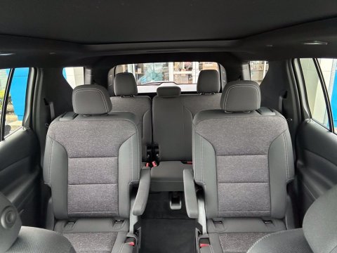 New Mosaic Black Metallic 2026 Chevrolet Traverse LT FWD - photo 27 - Stock #260810