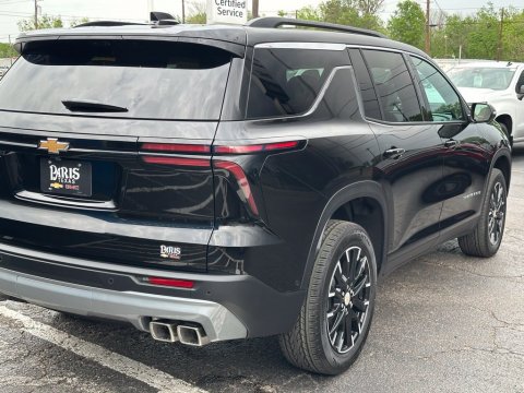 New Mosaic Black Metallic 2026 Chevrolet Traverse LT FWD - photo 7 - Stock #260810