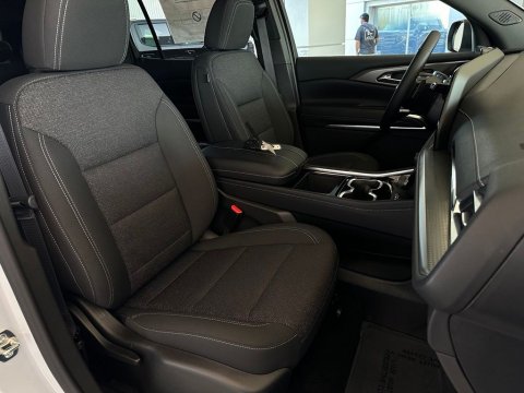New Polar White Tricoat 2026 Chevrolet Traverse LT FWD - photo 17 - Stock #261128