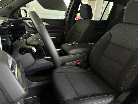 New Radiant Red Tintcoat 2026 Chevrolet Traverse LT FWD - photo 13 - Stock #261161