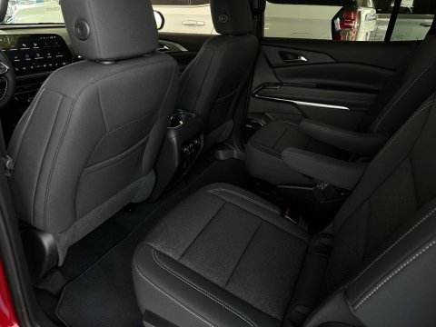 New Radiant Red Tintcoat 2026 Chevrolet Traverse LT FWD - photo 15 - Stock #261161