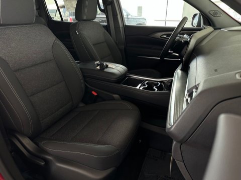 New Radiant Red Tintcoat 2026 Chevrolet Traverse LT FWD - photo 17 - Stock #261161