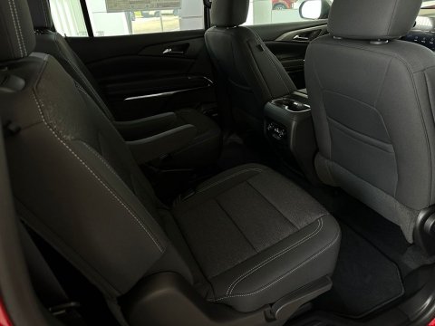 New Radiant Red Tintcoat 2026 Chevrolet Traverse LT FWD - photo 18 - Stock #261161