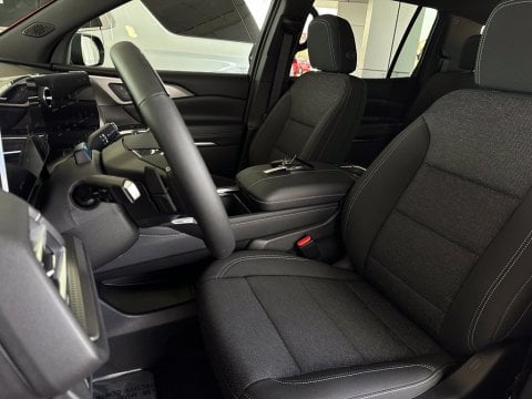 New Radiant Red Tintcoat 2026 Chevrolet Traverse LT FWD - photo 14 - Stock #261161