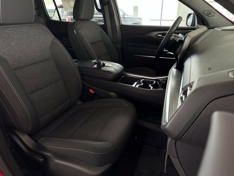 New Radiant Red Tintcoat 2026 Chevrolet Traverse LT FWD - photo 18 - Stock #261161