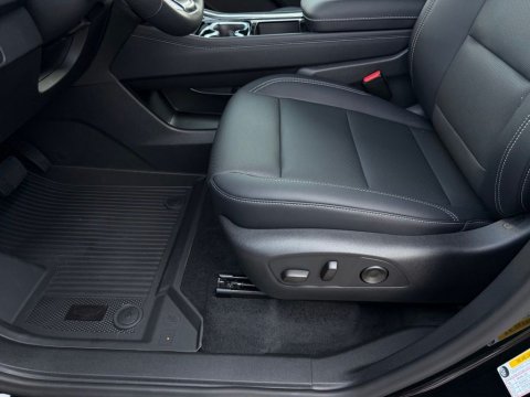 New Mosaic Black Metallic 2027 Chevrolet Traverse LT FWD - photo 12 - Stock #270022