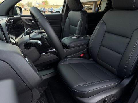 New Mosaic Black Metallic 2027 Chevrolet Traverse LT FWD - photo 13 - Stock #270022