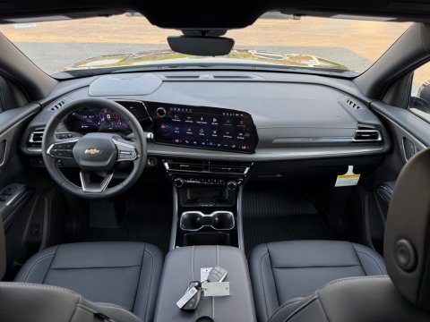 New Mosaic Black Metallic 2027 Chevrolet Traverse LT FWD - photo 20 - Stock #270022